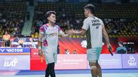 Leo Rolly Carnando dan Daniel Marthin melakukan seleberasi usai mendapatkan poin saat melawan wakil tuan rumah, Peeratchai Sukphun/Pakkapon Teeraratsakul, pada Thailand Open 2026, Jumat (15/5/2026) di Bangkok.