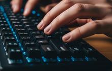 Cara Membersihkan Keyboard Laptop yang Kotor Tanpa Kompresor, Cukup Pakai Alat di Rumah