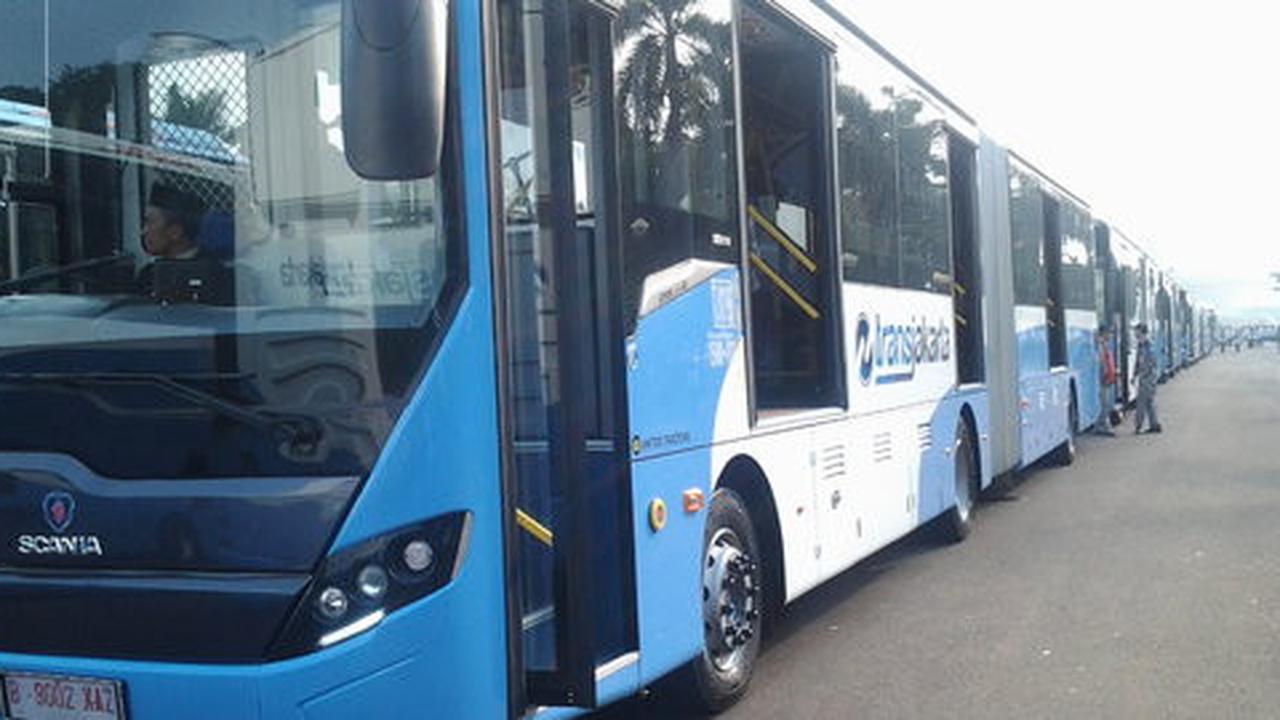 Ahok mengaku sangat bahagia DKI akhirnya punya bus kelas dunia