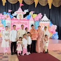 Lihat di sini tampilan kompak Iriana Jokowi, Kahiyang Ayu, dan Selvi Ananda di Acara Akikah Bebingah, Putri Kaesang dan Erina Gudono. [@rezaprabowophoto].