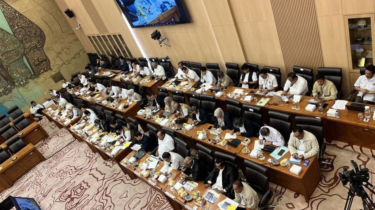 Menteri Bahlil Naikkan Target Bantuan Pasang Baru Listrik Jadi 500 Ribu RT di 2026
