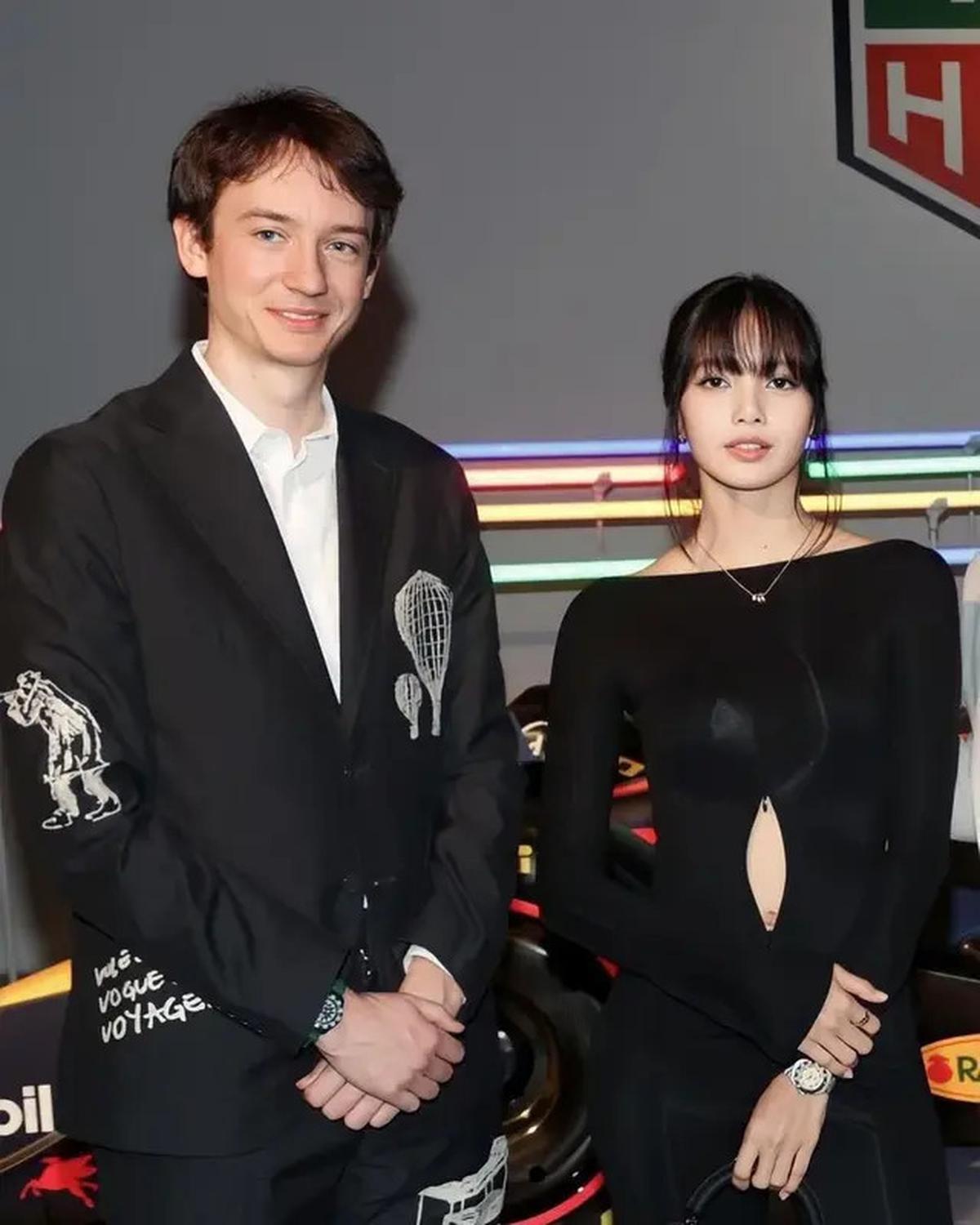 Lisa BLACKPINK Diduga Pamer Jam Tangan Kembaran dengan Frederic Arnault