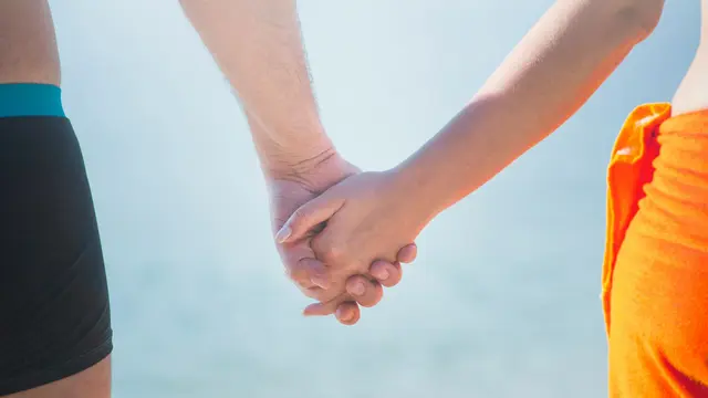 6 Manfaat Menjaga Hubungan Tetap Private (photo by pexels.com)