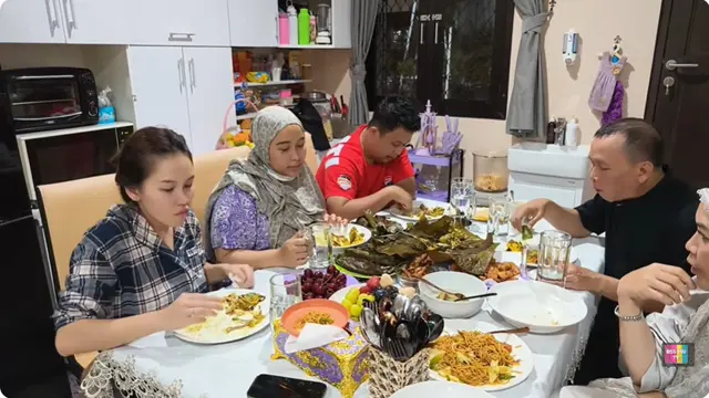 10 Potret Artis Sahur Hari Pertama Puasa 2026, Aurel Hermansyah hingga Wika Salim