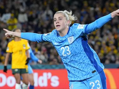 Pemain Timnas Inggris, Alessia Russo melakukan selebrasi setelah mencetak gol ketiga timnya ke gawang Timnas Australia pada laga semifinal Piala Dunia Wanita 2023 di Stadium Australia, Sydney, 16 Agustus 2023. (AP Photo/Abbie Parr)