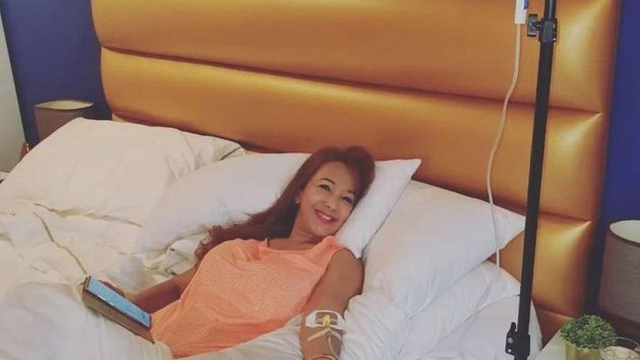 Kabar duka datang dari dunia hiburan Tanah Air. Artis senior Kiki Fatmala meninggal  dunia pada Jumat (1/12). Diketahui, pemain film 'Si Manis Jembatan Ancol' ini sempat berjuang melawan kanker stadium 4 sebelum akhirnya wafat karena komplikasi.<br>