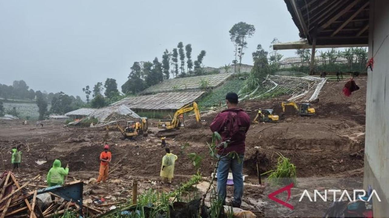 Tim SAR Perluas Area Pencarian Korban Longsor Cisarua, 10 Orang Masih Hilang