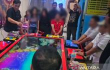 Polda Metro Jaya Gerebek Judi Berkedok Gim Anak di Jakbar-Jakut, Amankan Puluhan Orang