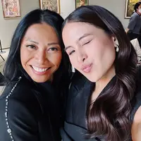 Melihat gaya busana Anggun C Sasmi dan Maudy Ayunda pakai dress rancangan Wilsen Willim (@maudyayunda)