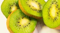 Buah kiwi. (dok. Unsplash.com/Dan Bucko)