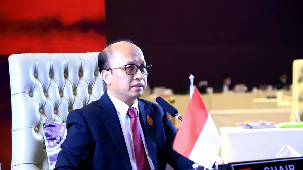 Sekretaris Jenderal Kementerian Ketenagakerjaan, Anwar Sanusi, pada pertemuan pertama EWG.