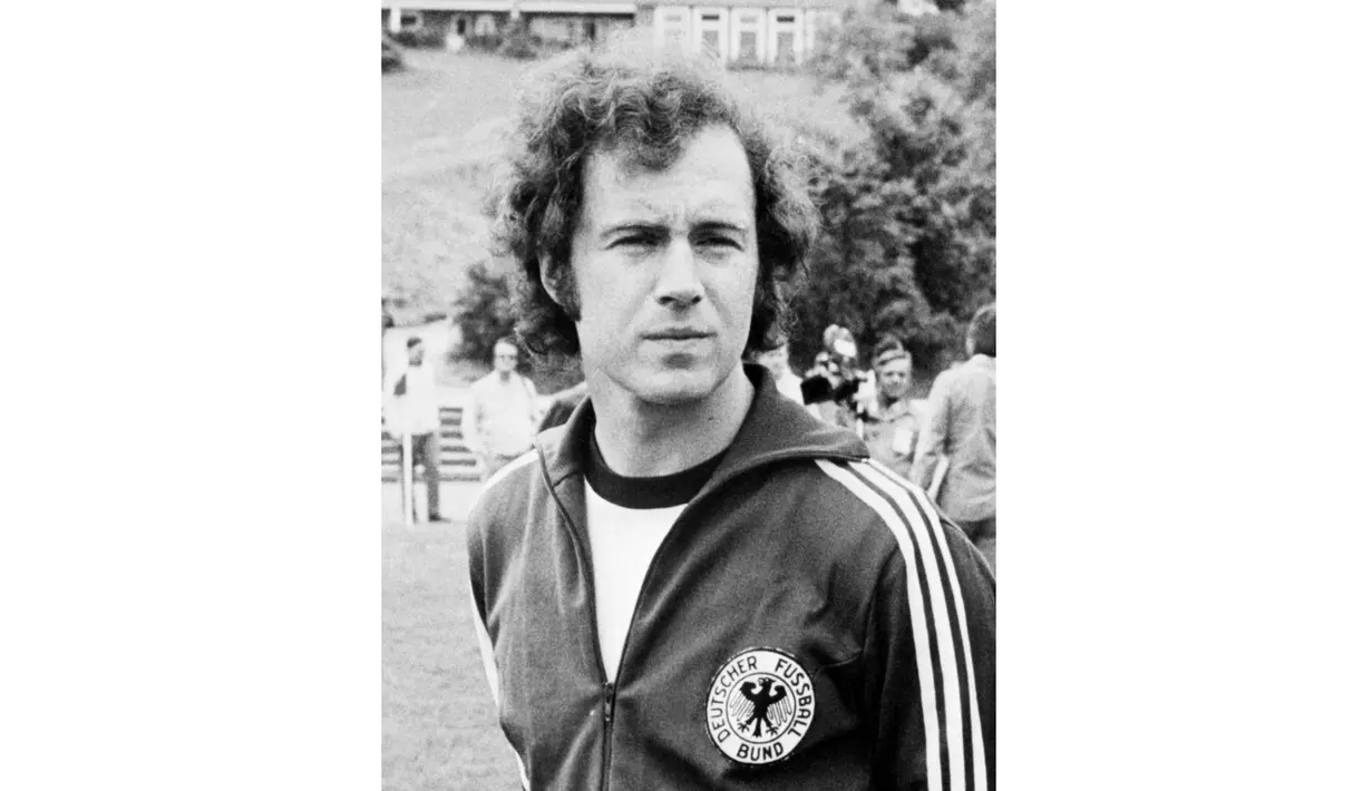 Portrait legenda Jerman Franz Beckenbauer  yang pernah meraih Ballon d'Or sebanyak dua kali yaitu pada tahun 1972 dan 1976. (AFP Photo/STAFF)