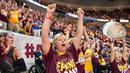 Keberhasilan Cleveland Cavaliers juara juga dilakukan di Quicken Loans Arena yang merupakan markas mereka. Para fans merayakan gelar juara NBA setelah tahun lalu gagal karena kalah di final. (AFP/Jason Miller)