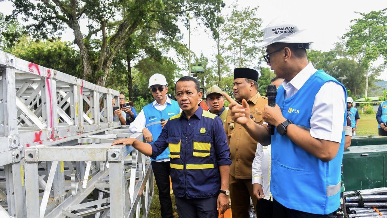 Kunjungi Aceh Usai Banjir Sumatra, Bahlil Pastikan Percepat Pemulihan Listrik