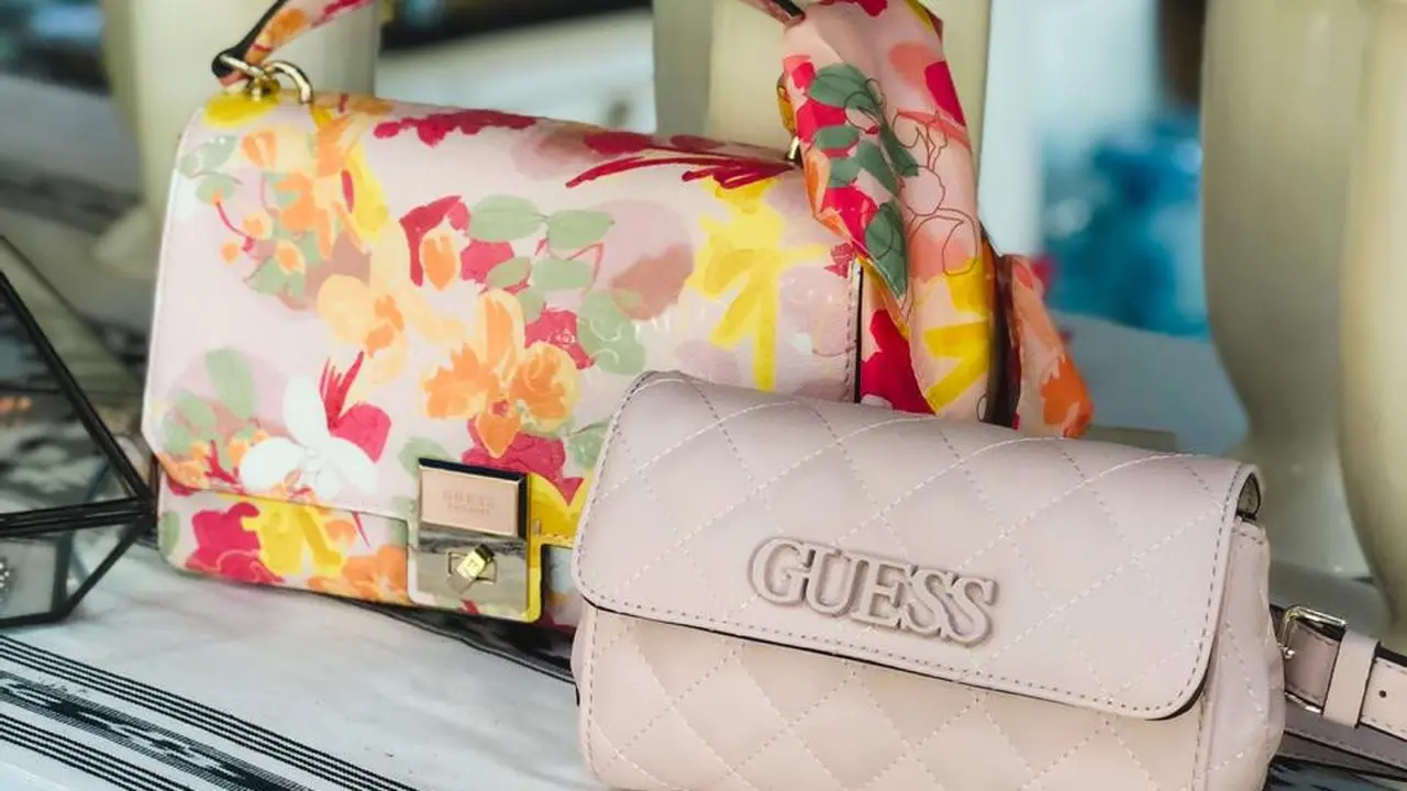 GUESS Spring/Summer 2019 handbag and jewelry collection