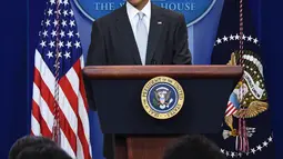 Presiden AS Barack Obama memberikan pernyataan terkait serangan bom di Perancis, Jumat (13/11/2015). Obama akan membantu Perancis melawan terorisme seperti yang pernah dilakukan Perancis untuk Amerika (AFP Photo/Jim Watson)