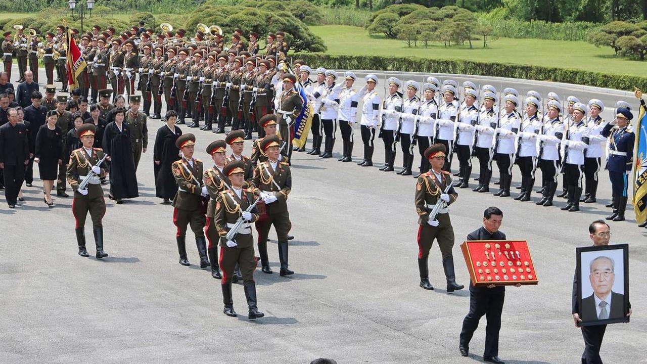 Kim Ki Nam merupakan salah satu dari sedikit pejabat Korea Utara yang pernah mengunjungi Korea Selatan.&nbsp;