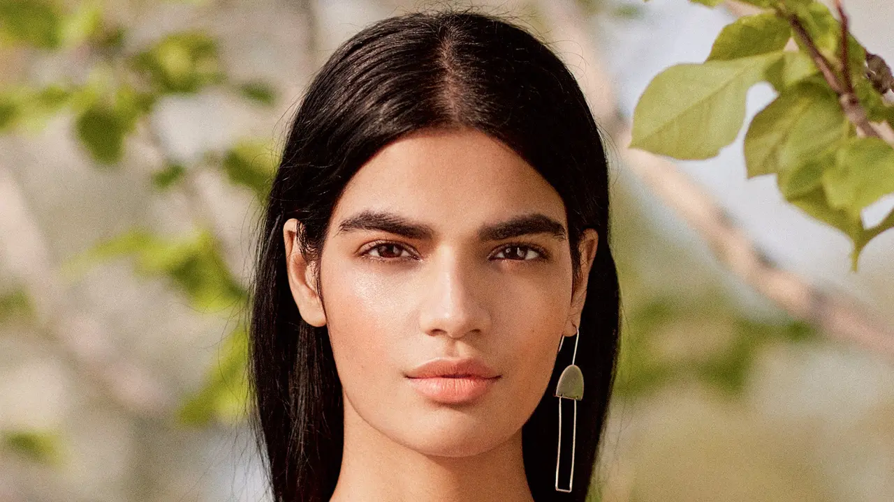 [Bintang] Ini 5 Nude Lips yang Cocok untuk Kulit Wajah Asia Menurut 'It' Model