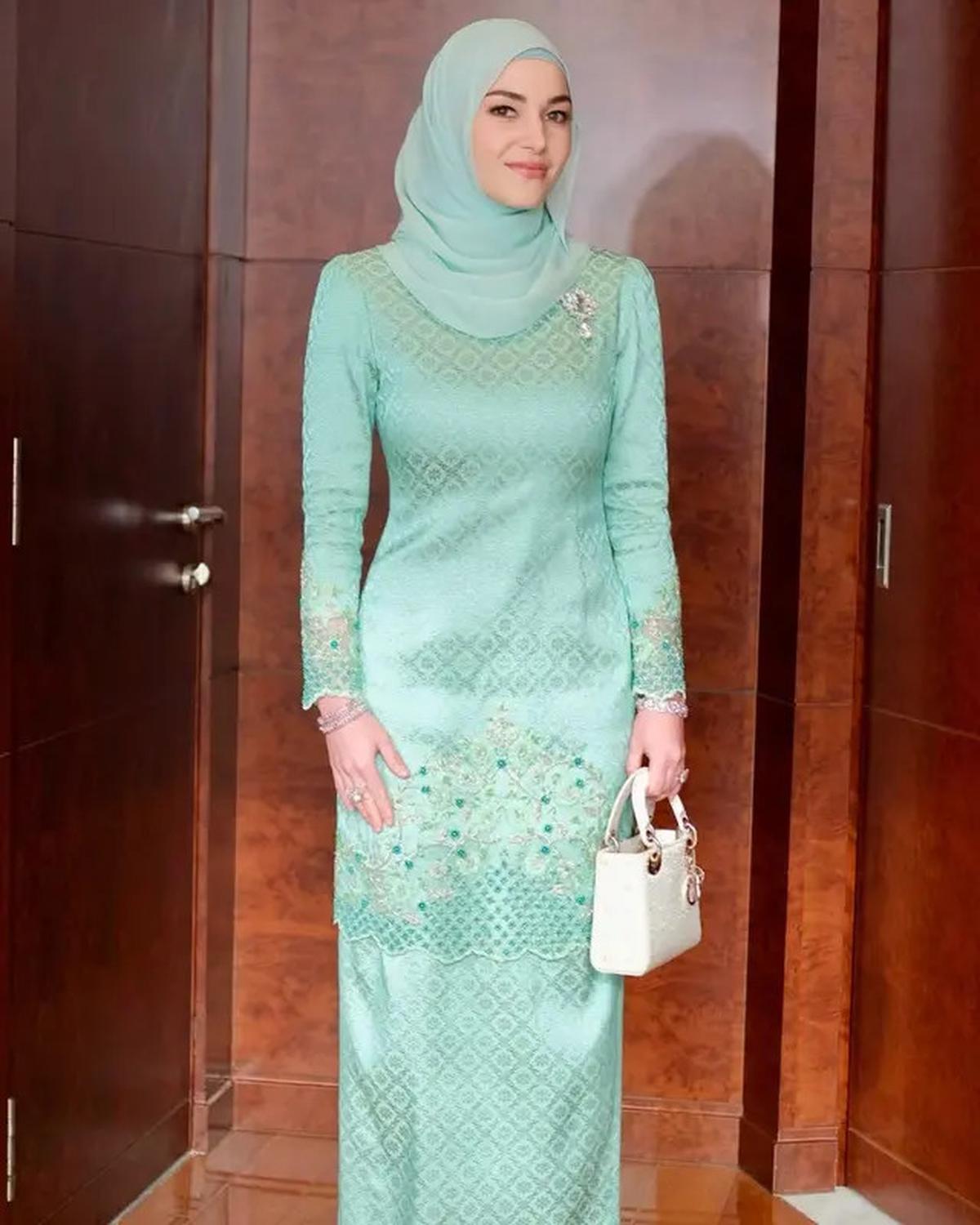 Tampil Elegan ala Putri Kerajaan Dunia, Intip Koleksi Tas Mewah Kate Middleton hingga Anisha Rosnah