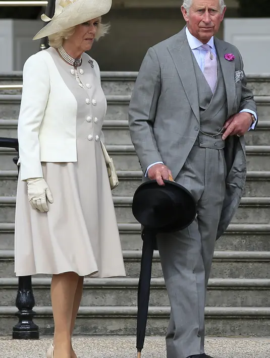 Pada sebuah pertandingan polo pada tahun 1971, Pangeran Charles pertama kali bertemu dengan perempuan berambut pirang bernama Camilla Shand atau biasa disebut Camilla yang usianya lebih tua satu tahun. (AFP/Bintang.com)