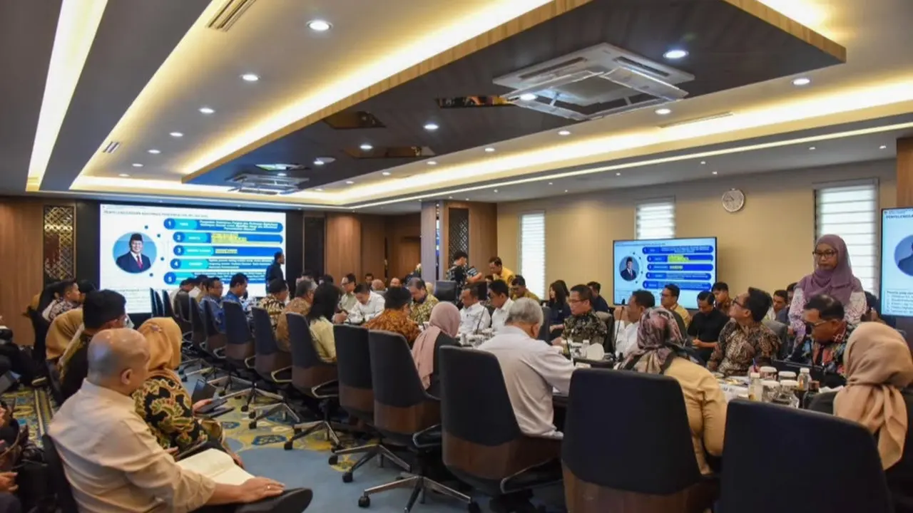Seskab Teddy Hadiri Meeting Tim Pengendalian Inflasi Pusat (TPIP) di kantor Kementerian Koordinator Bidang Perekonomian, Kamis (29/1/2026).