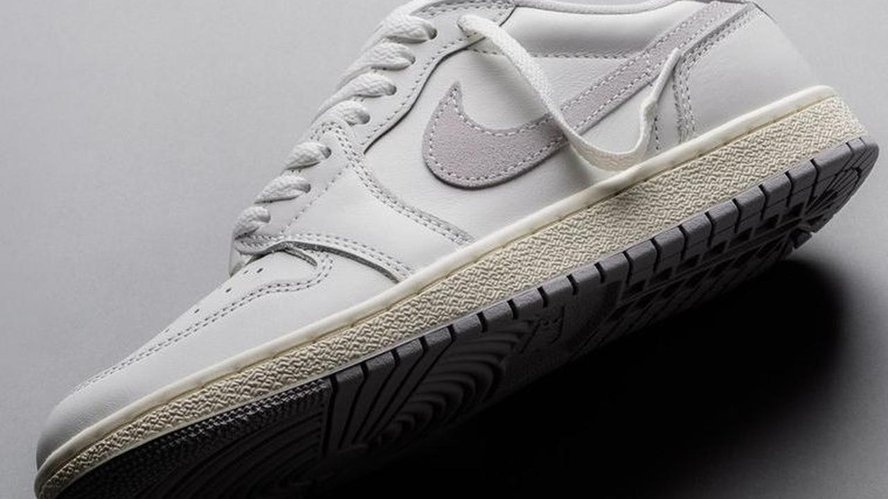 2. Air Jordan 1 Retro High OG untuk Tampilan yang Sporty dan Keren<br>