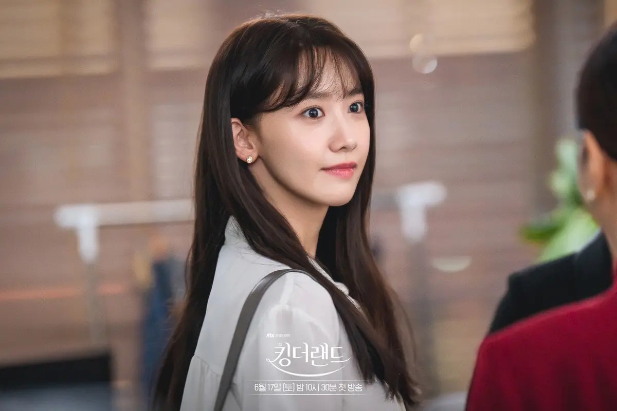 YoonA dalam serial drama Korea King The Land. (Foto: Soompi)
