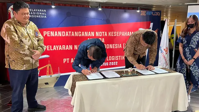 PT Pelni (Persero) menandatangani nota kesepahaman dengan PT Angkasa Pura Logistik (APLog) tentang Pengangkutan Barang untuk Bandar Udara dan Pelabuhan Laut. (Dok Pelni)