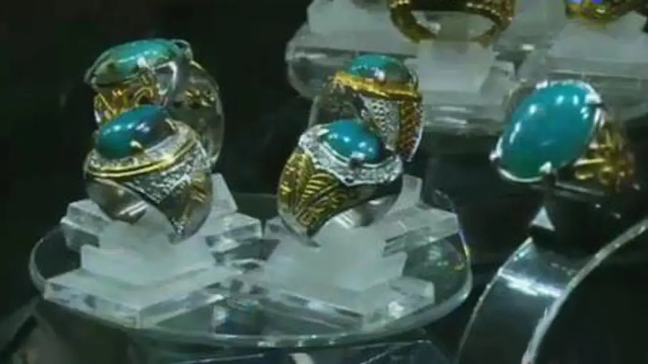 Kilau Triliun di Atas Gemstone