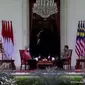 Perdana Menteri Malaysia Ismail Sabri Yaakob berkunjung ke Istana Merdeka, Jakarta. Kedatangannya disambut hangat Presiden Joko Widodo atau Jokowi.