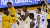 Berita Video:  Dunk of the Night - James Michael McAdoo