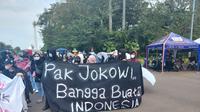 Ratusan karyawan perusahaan produsen Alat Kesehatan (Alkes) menggelar aksi demonstrasi di depan Istana Presiden Jakarta, Senin (13/12).