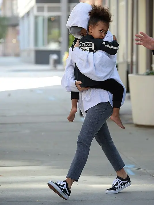 Tersiar kabar bahwa sebelumnya Kim tidak siap jika harus berhadapan kembali dengan perampok tersebut di meja hijau, lantaran takut dan trauma. Mengingat kejadian yang menimpa Kim sangat mengerikan. (doc.mirror)