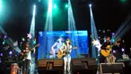 Aksi grup akustik D'Cinnamons di Taman Ismail Marzuki, Cikini, Jakarta Pusat, Rabu (22/4/2015). D'Cinnamons cukup dikenal setelah merilis single Ku Yakin Cinta dan Loving You di album perdana berjudul Good Morning pada 2007. (Liputan6.com/Panji Diksana)