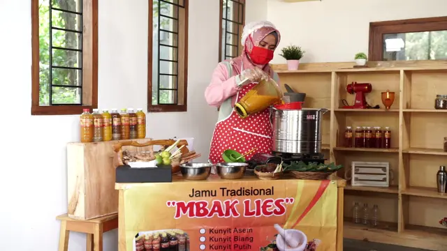 Pemilik Jamu Tradisional Mba Elis