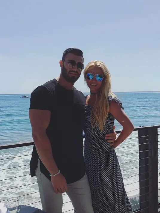 Berbeda dengan mantan-mantan yang lain, cinta Britney Spears sepertinya tumbuh secara natural tanpa ada campur tangan orang lain. (instagram/britneyspears)