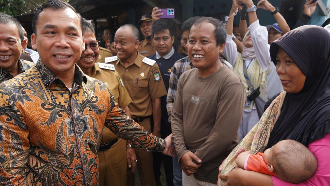 Luncurkan GENTING Bersama BNI, Menteri Wihaji Turunkan Asbes & Letakkan Batu Fondasi di Rumah Keluarga Berisiko Stunting