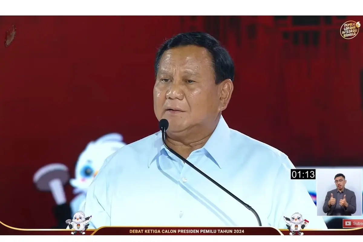 Calon presiden (capres) nomor urut 2 Prabowo Subianto saat debat capres ketiga yang digelar KPU pada Minggu (7/1/2024) di Istora, Senayan, Jakarta.