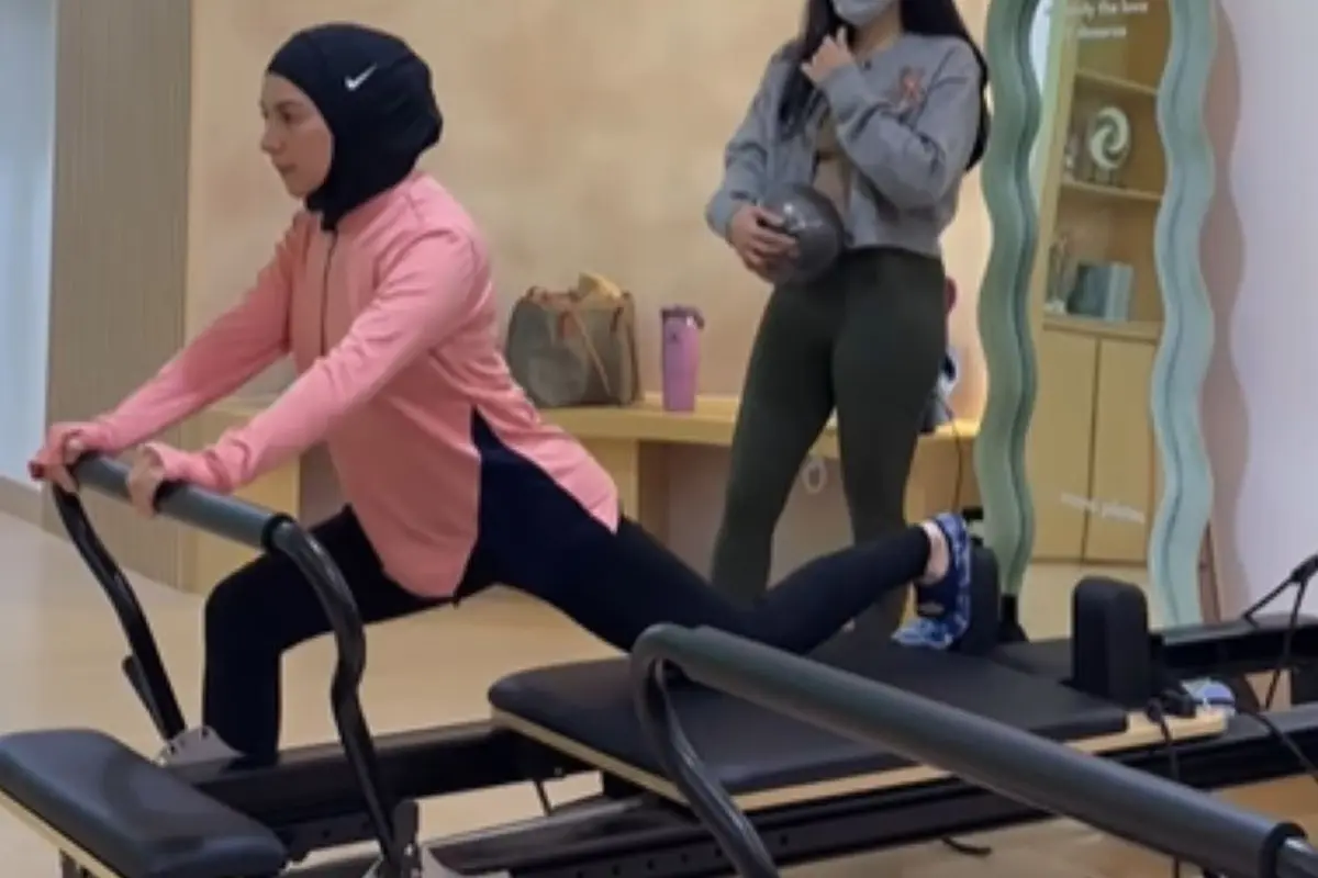 7 Inspirasi Outfit Pilates Hijab Friendly (photo by freepik.com)