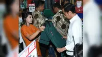 Jokowi belanja baju di Plaza Andalas Padang (Setpres)