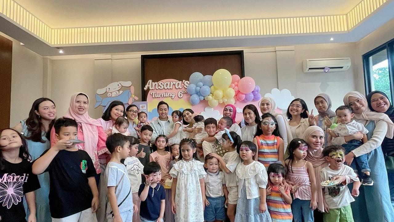 Foto Bersama Tamu Yang Hadir