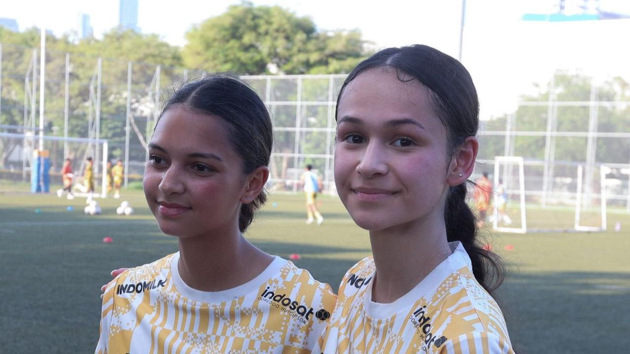 Dua pemain berdarah Belanda-Indonesia, Noa Leatomu dan Estella Loupatty telah bergabung dengan Timnas Indonesia Putri. Keduanya tampak mengikuti pemusatan latihan Garuda Pertiwi yang berlangsung di Jakarta, Rabu (26/6/2024). Foto: Bola.com/M. Iqbal Ichsa