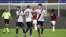 Pemain Bologna, Takehiro Tomiyasu, melakukan selebrasi usai mencetak gol ke gawang AC Milan pada laga Serie A di Stadion San Siro, Sabtu (18/7/2020). AC Milan menang dengan 5-1 atas Bologna. (AP/Luca Bruno)