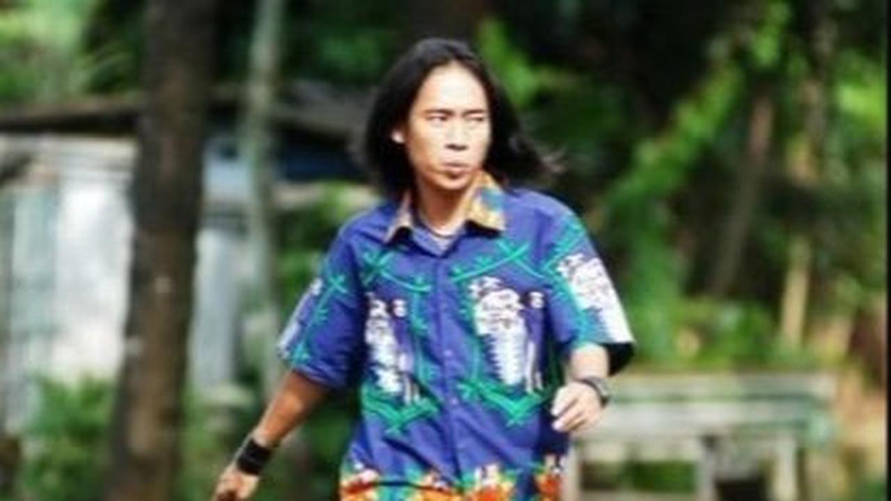 <b><i>Awal Karier</i></b>