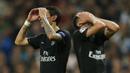 Ekspresi pemain PSG Angel Di Maria dan Thiago Motta  pada lanjutan Liga Champions Grup A di Stadion Santiago Bernabeu, Madrid, Rabu(4/11/2015) dini hari. Madrid menang tipis 1-0.  (Reuters / Sergio Perez)