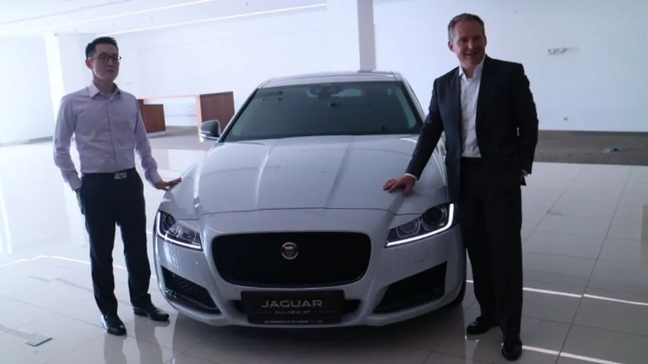 Jaguar New XF Black Jack