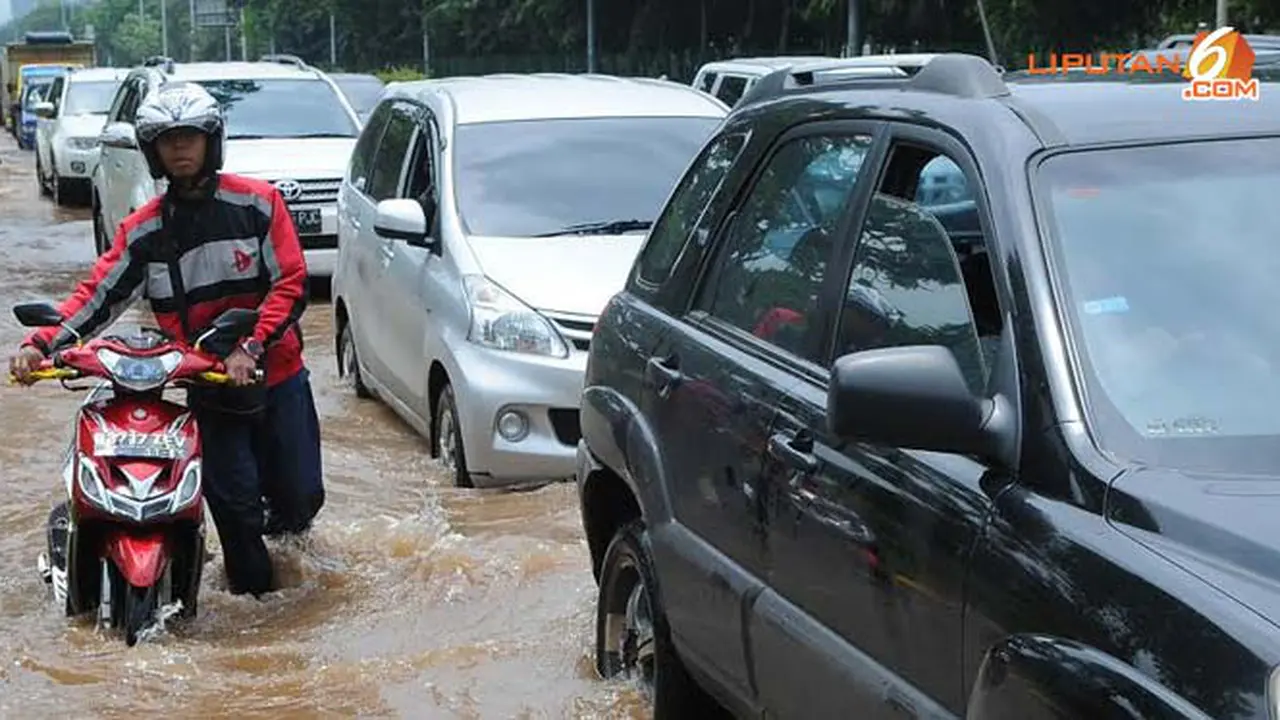 banjir-jalan-macet-140118c.jpg