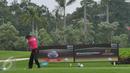 Salah satu peserta turnamen BNI Emerald Golf Invitational di kawasan Pondok Indah Jakarta, Minggu, (20/12/15). Turnamen tersebut diikuti oleh 144 nasabah BNI. (Liputan6.com/Faisal R Syam) 