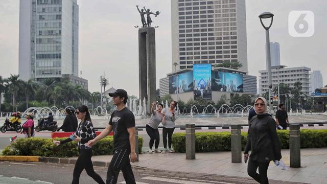Meski CFD Ditiadakan, Warga Tetap Padati Kawasan Sekitar Bundaran HI Jakarta