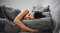 Posisi Tidur Miring / Sumber: iStock